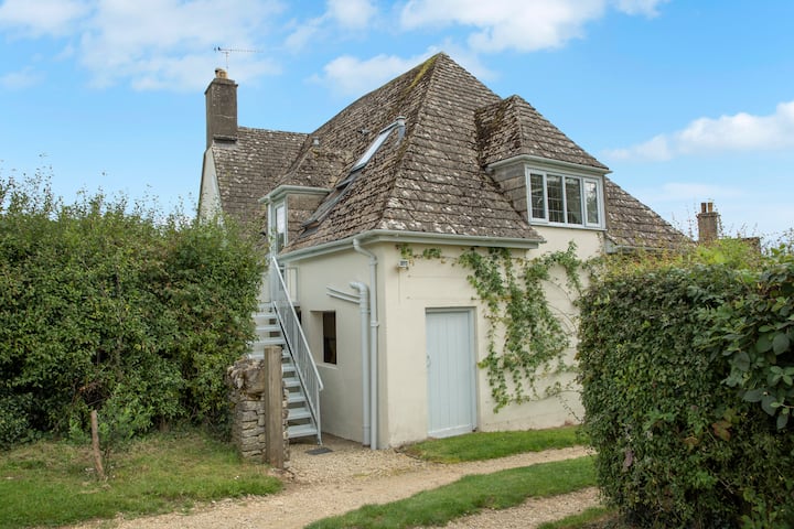 Romantic Cotswold Loft With Log Burner - Bibury - Bibury