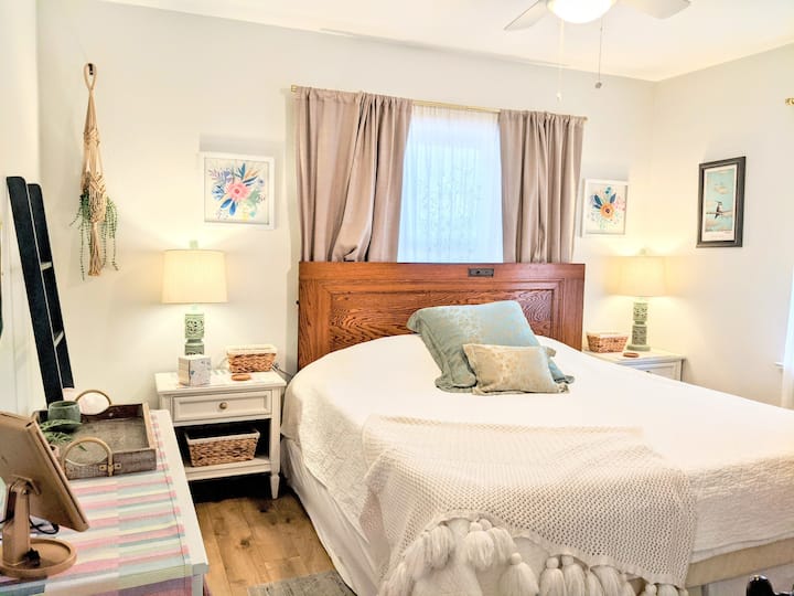 غطاء من رغوة الذاكرة. غرفة نوم في الطابق الرئيسي.