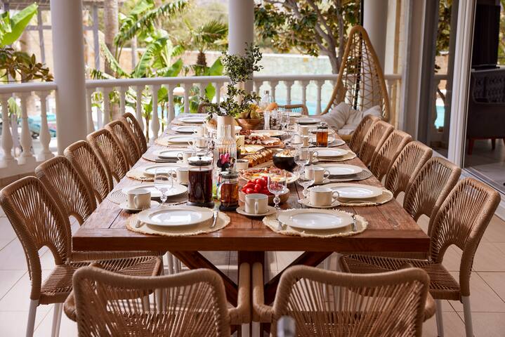 Luxury White House Family Villa Near Zorbas Beach gallery image 4