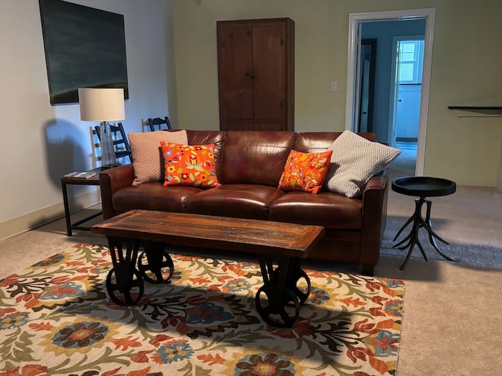 Terrace Level Apartment Walking Distance To Uva - Charlottesville, VA