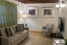 212 E Waldburg - Carriage House Lower