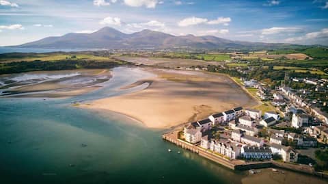 Popular Airbnb listing: Waterside apartment with mountain views & garden in Slieve Croob