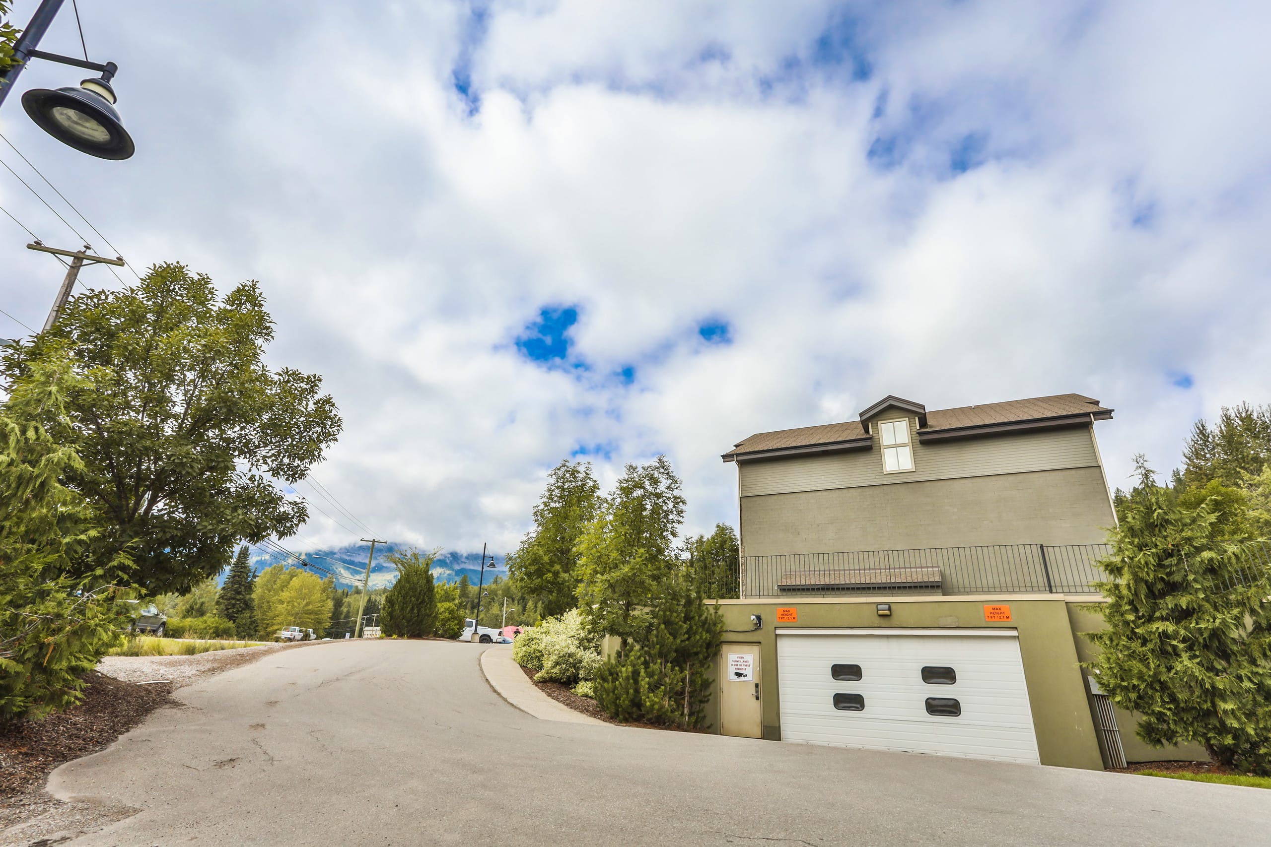 Top Floor Condo with Stunning Mountain Views - Photo 12