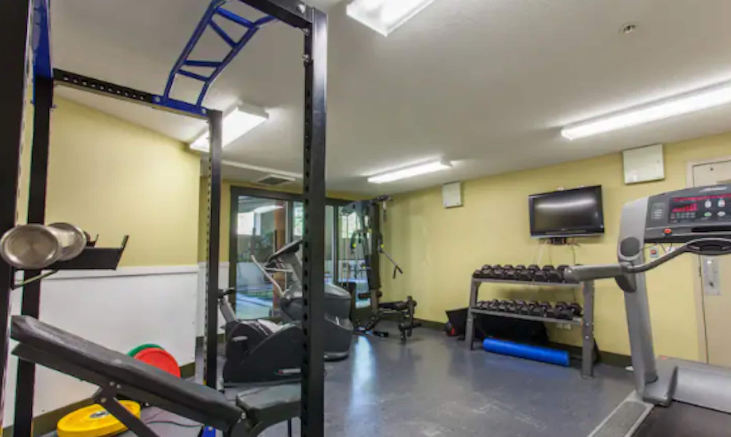 Top Floor Condo with Stunning Mountain Views - Photo 9