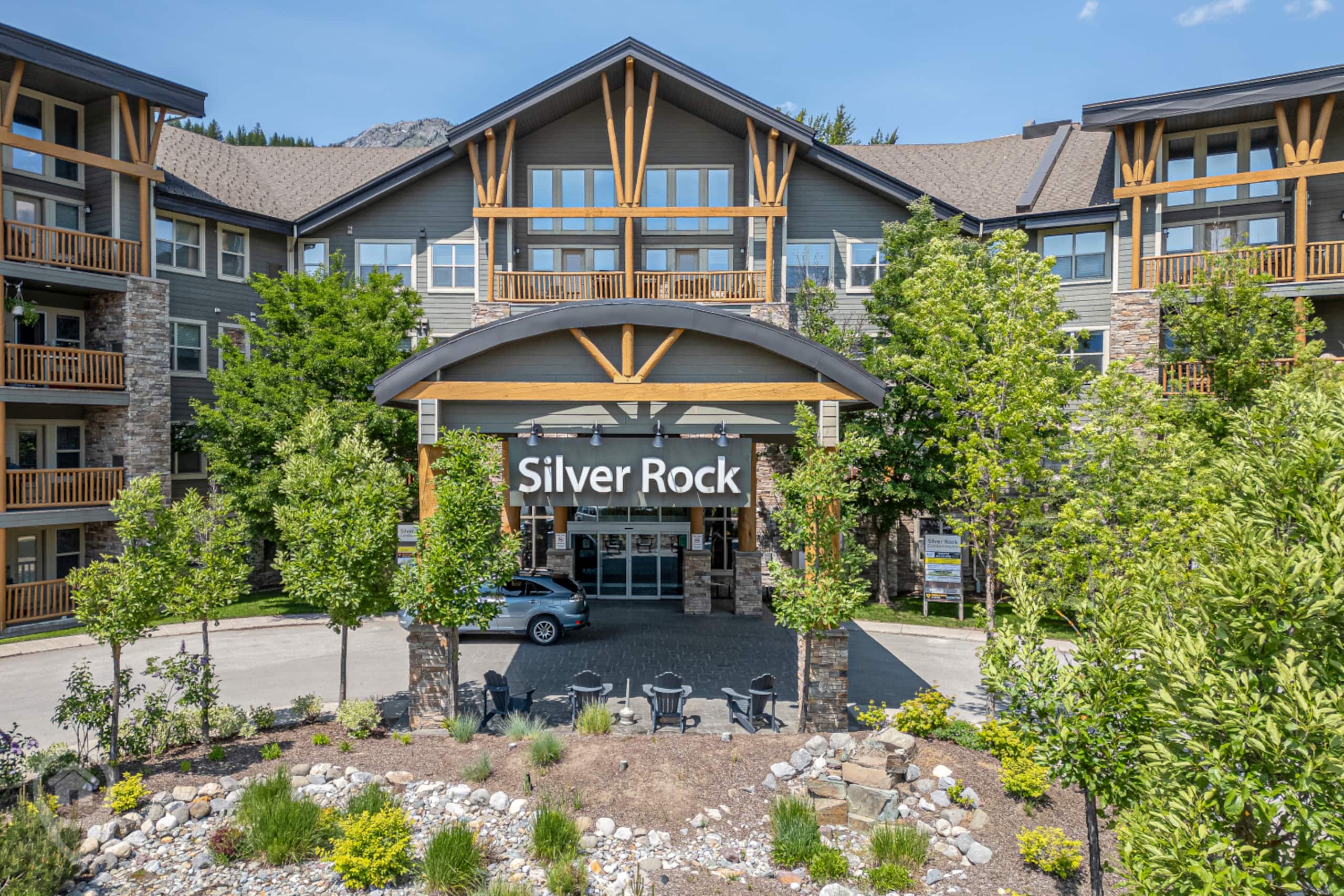 Top Floor Condo with Stunning Mountain Views - Photo 14
