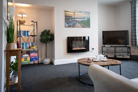 Top Airbnb: Central Whitby Apartment, Cosy Couples Retreat in Whitby