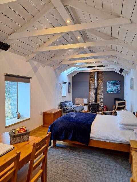 The Byre - stone studio space, Talmine NC500/Beach