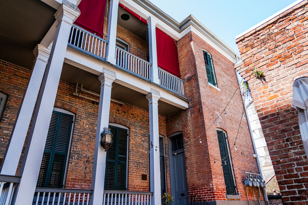 NEW! Private 2-BR Lanaux King Ste w/balcony Fr.Qtr - Bed and breakfasts for  Rent in New Orleans, Louisiana, United States - Airbnb