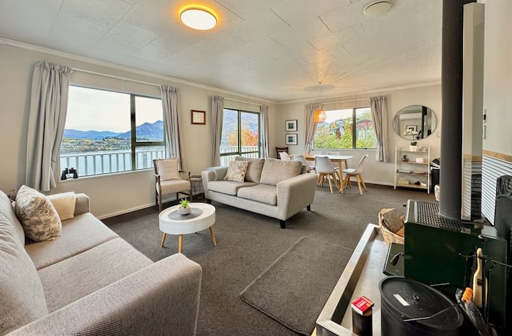 Home With Stunning Views - Queenstown