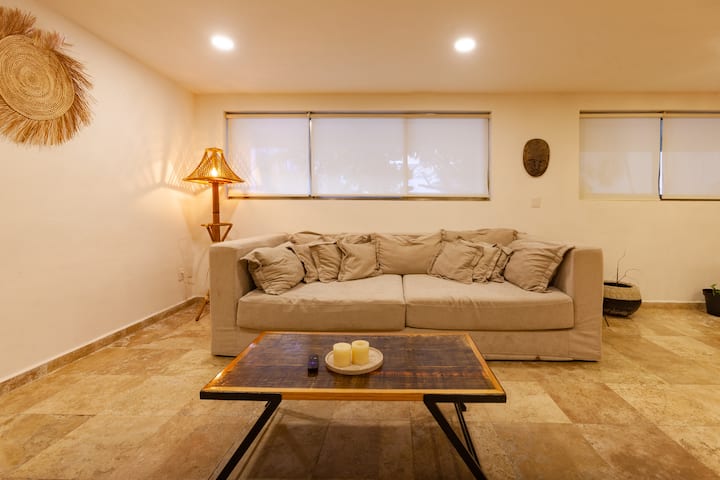 The African & Urban 〰️ 2condos 6br 20ppl -
