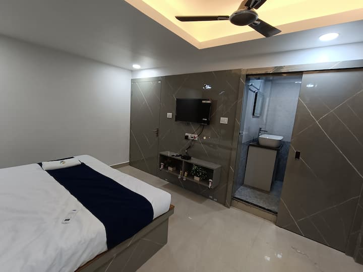 Executive Room In Main Road, Near Railway Station - Ranchi