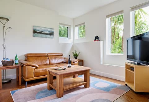 Successful Airbnb property: Liahona Guest House Kingfisher Suite on the Water in Ucluelet
