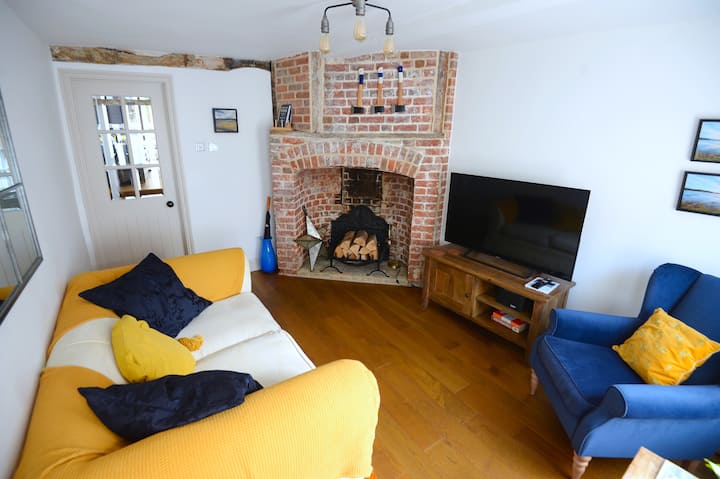 An Immaculate Cottage In The Heart Of Woodbridge - Woodbridge