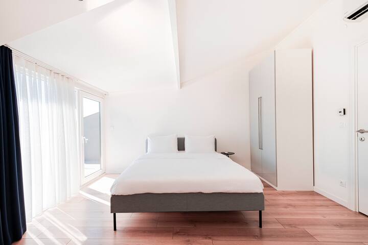 Homie Suites | 2br Duplex Penthouse/ Sea View #M10 gallery image 5