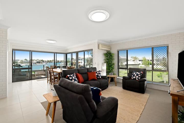 Waterfront Apartment - Mooloolaba