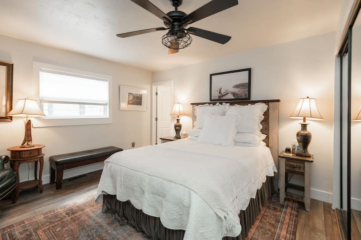 ГОЛЯМАТА СПАЛНЯ ЩЕ ВИ НАКАРА ДА СЕ ЧУВСТВАТЕ ТАКЪВ СПЕЦИАЛЕН В ТАЗИ СТАЯ!