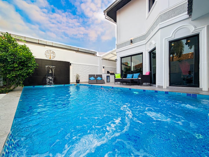 Villa Bella: Big 5 Bedrooms Private Pool Villa New - Pattaya