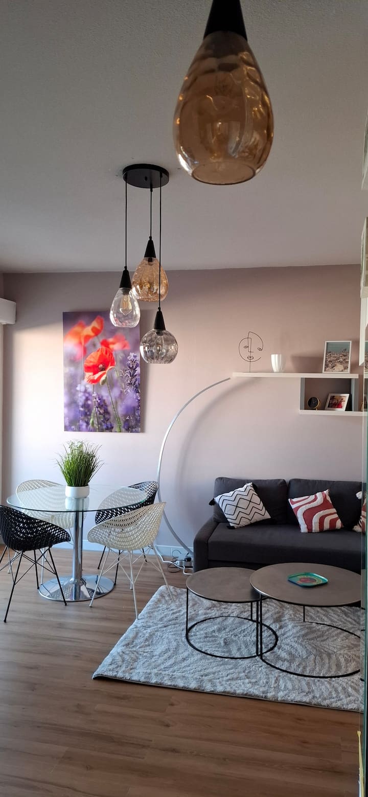 plávajúca drevená podlaha bola práve nainštalovaná...
Ohrieva atmosféru...