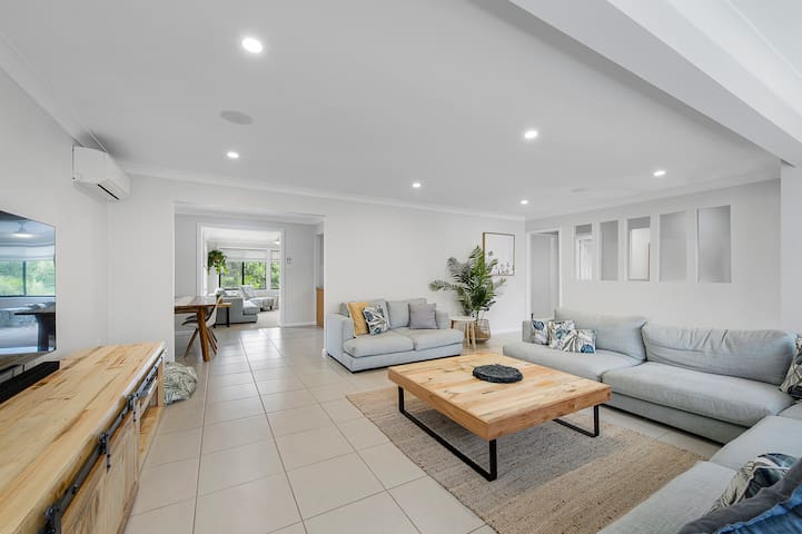Harrys @ Shelly Beach – family home with pool gallery image 3