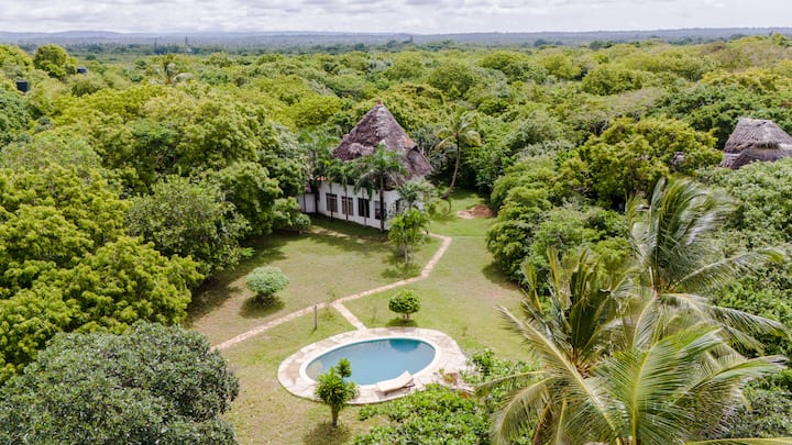 Oceanfront Swahili House- Lofty | Private Beach - Diani Beach