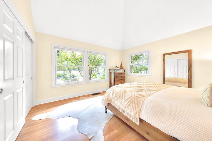The Ranch House Queen bedroom