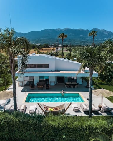 TAF All Villas Beachfront -Three Bedroom &TESLA ii gallery image 4