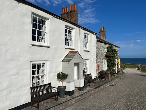 Harbour Cottage for 6 - Sea Views, beach and pub
