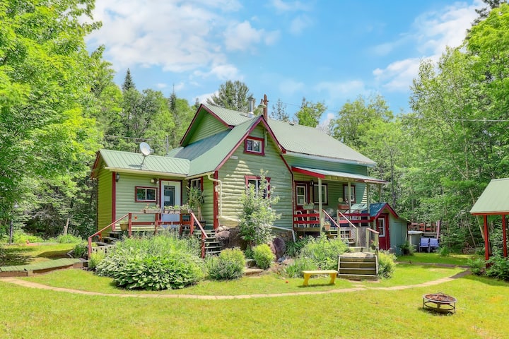 Winter Ski Chalet Escape - Pets Welcome - Saint-Sauveur