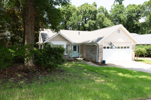 Popular Airbnb listing: Pensacola Dolphin Retreat in Ferry Pass