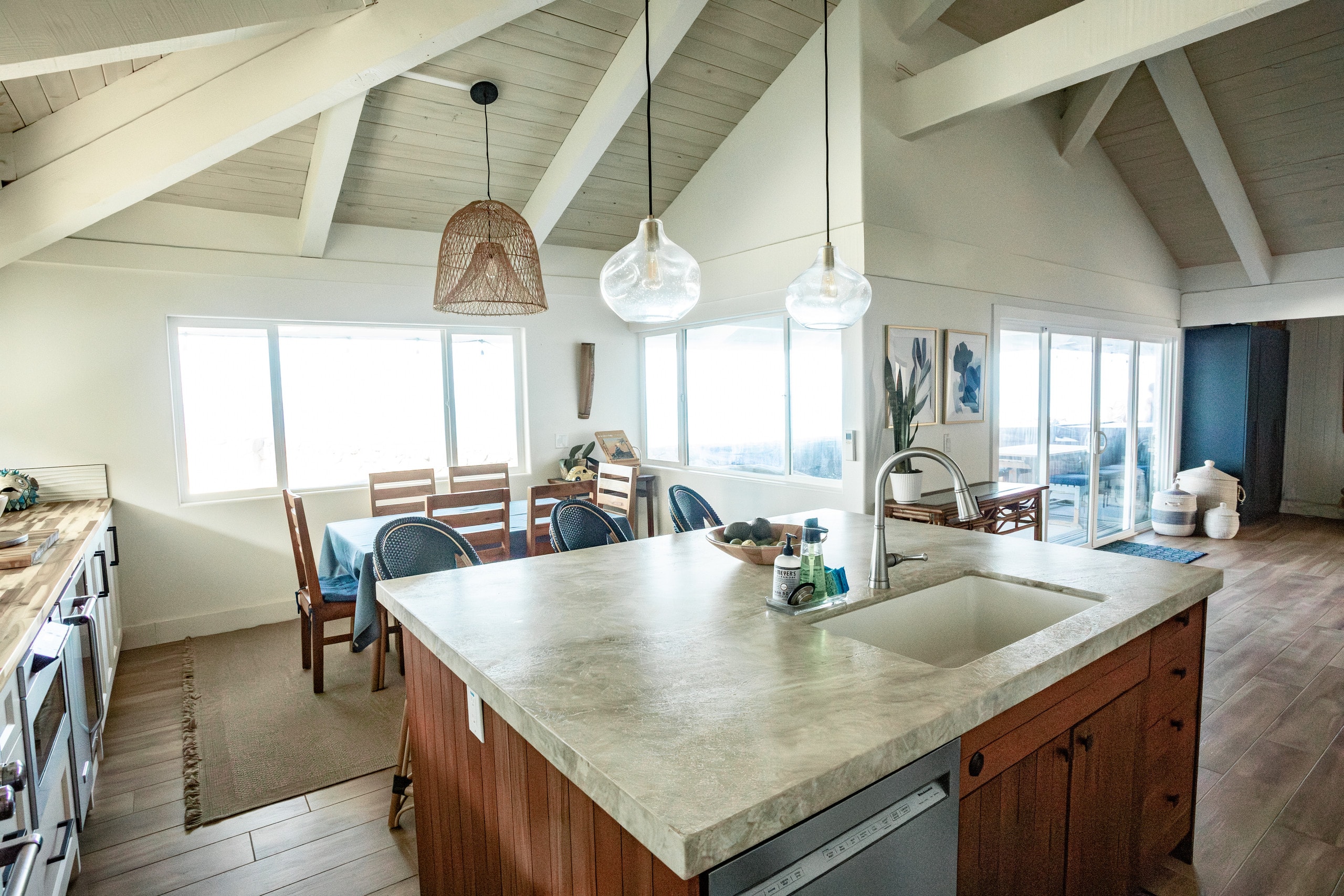 Home in Kailua-Kona · ★4.93 · 3 bedrooms · 6 beds · 3 baths - Image 13