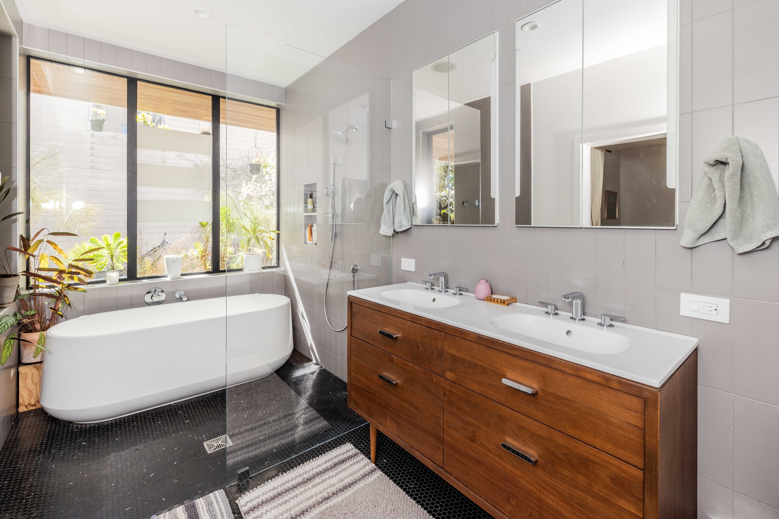 Home in San Francisco · ★5.0 · 3 bedrooms · 4 beds · 2 baths - Image 13