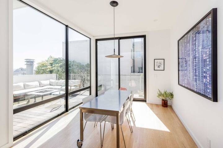 Beautiful Modern Home near USF gallery image 5