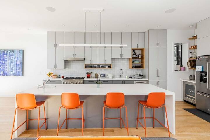 Beautiful Modern Home near USF gallery image 3