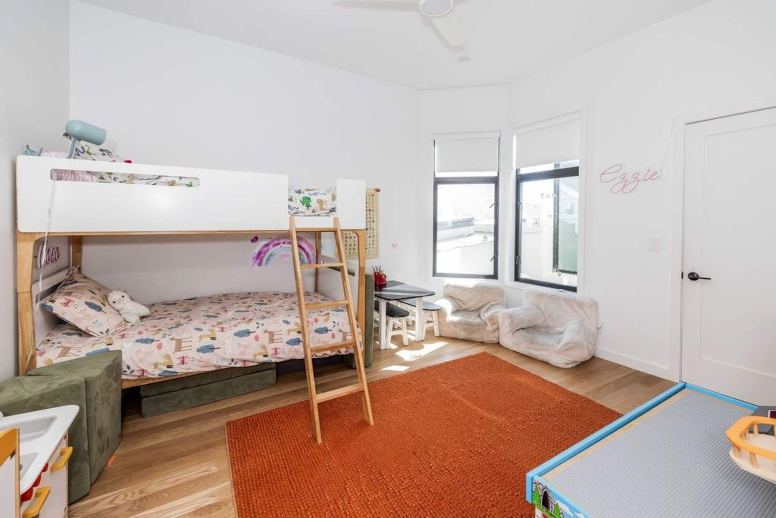 Home in San Francisco · ★5.0 · 3 bedrooms · 4 beds · 2 baths - Image 11