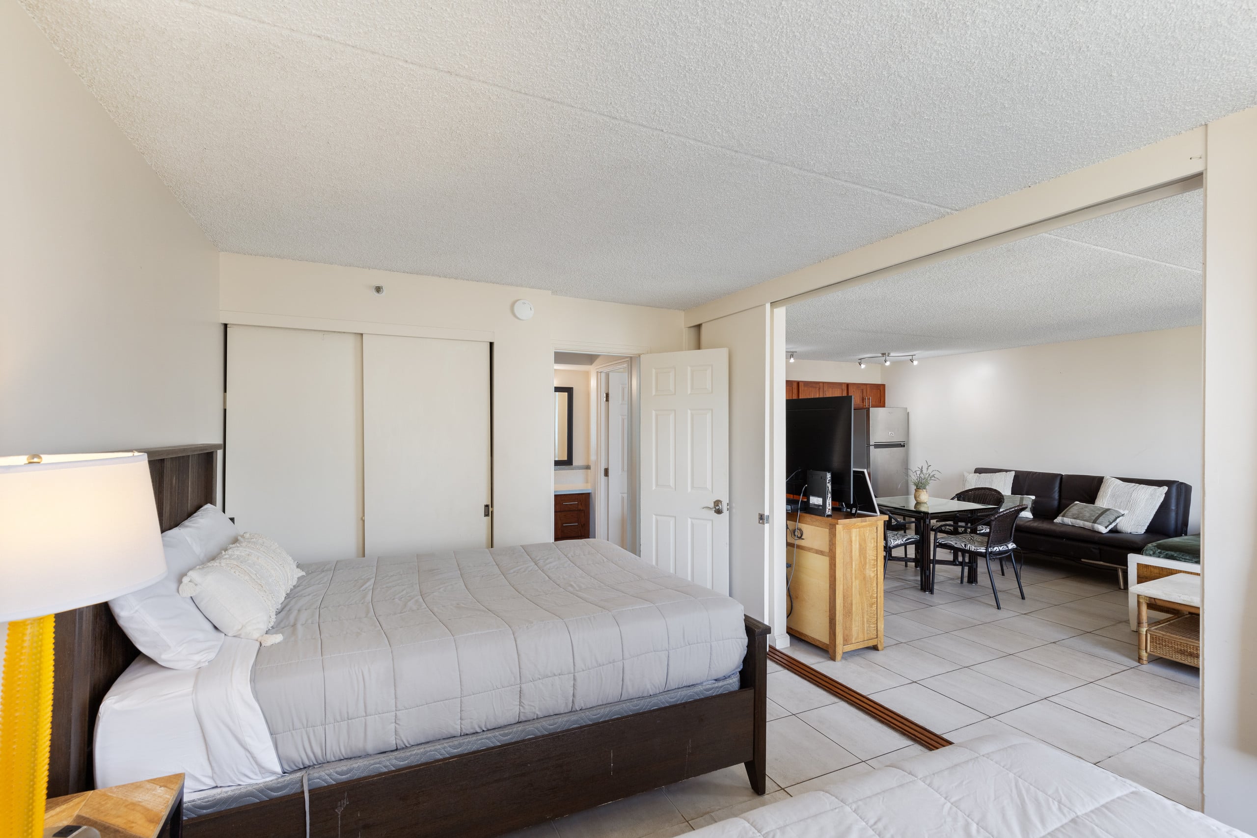 Condo in Honolulu · ★4.64 · 1 bedroom · 3 beds · 1 private bath - Image 8