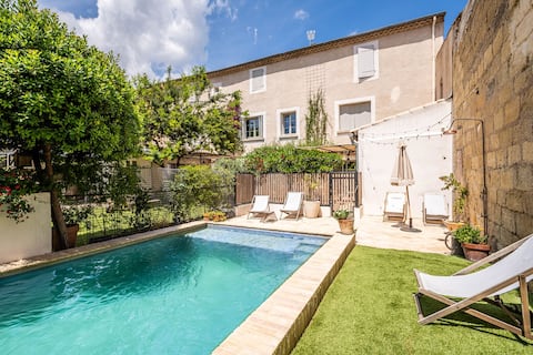 House 1634 in the heart of Pézenas, Jacuzzi pool