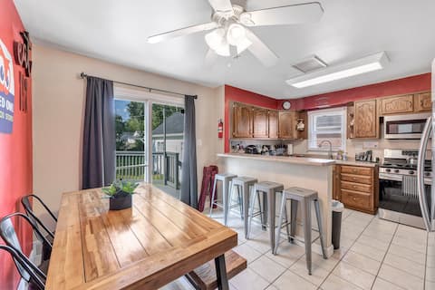 Stadium1.3 Miles+RetroArcadeGameCave+2Bedroms1Bath