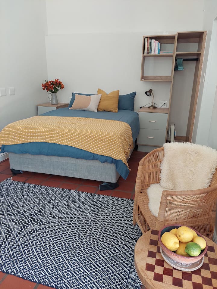 Newly Renovated Studio In Historic Neighbourhood - Somerset West