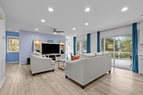 Top Airbnb: Captain’s Quarters - Private Beach Access! in Atlantic Beach