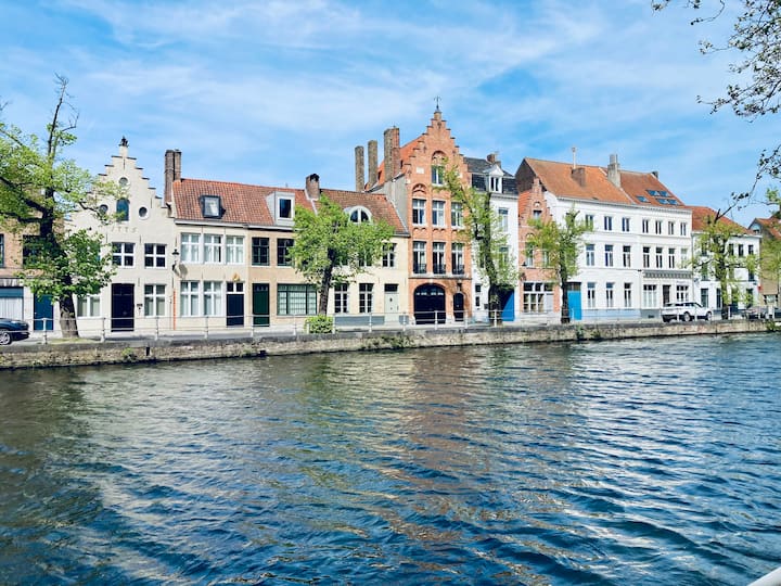 Guesthouse Along The Canal, Maisonmidas! - Bruges