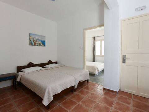 Deluxe 4 persons Studio 30m from Perissa Beach