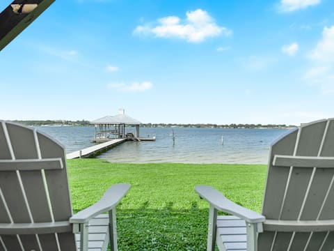 Waterfront Modern Lakehouse with beach