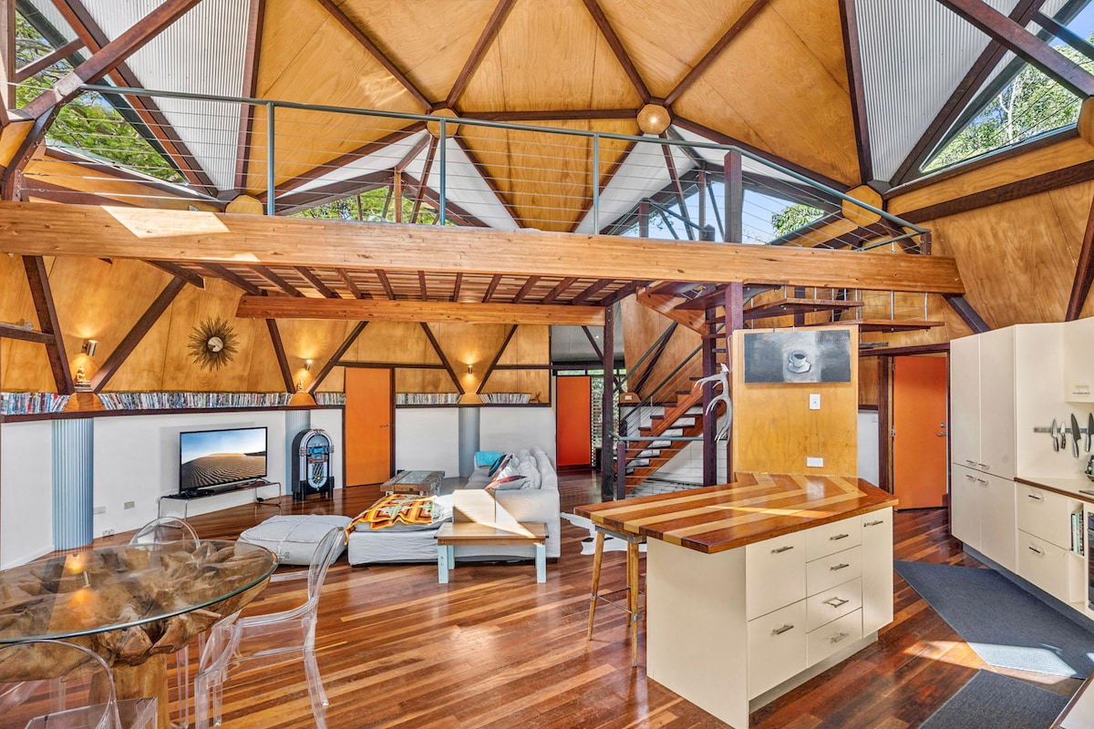 Roxbury Shell House — David Graham Locations, image size:1200x800