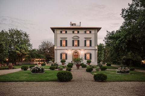 Top Airbnb: Villa Teresa Tuscany - Large garden Luxury pool AC a Cavriglia