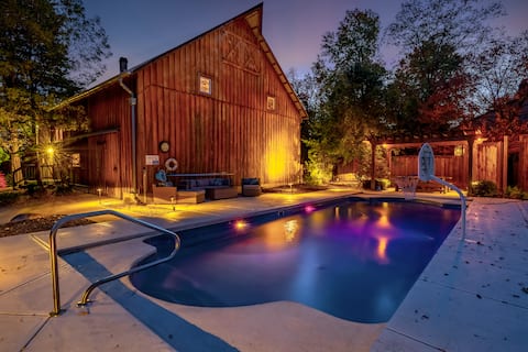 Farmhouse Estate w/Entertainment Barn,Pool,Hot Tub