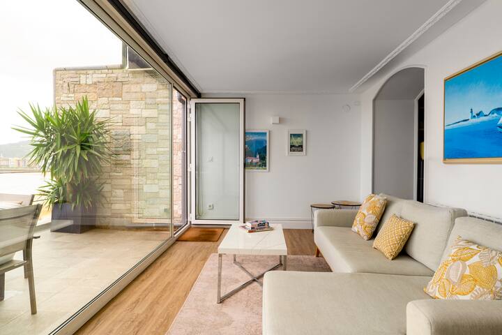 Miraconcha, frente a la playa, vistas y parking. gallery image 2