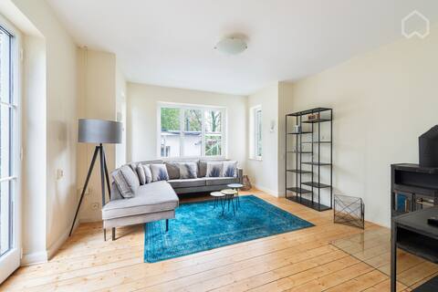 Top Airbnb: ZEN: Villa | garden | fireplace | idyllic | 5 room in Burglesum
