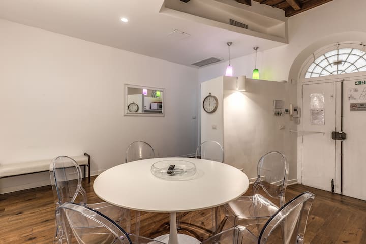 Beautiful Apt Camilla 30 mt from Piazza di Spagna gallery image 2