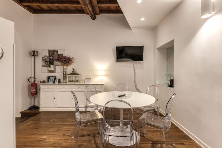 Beautiful Apt Camilla 30 mt from Piazza di Spagna gallery image 3