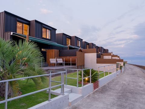 【103】4 single beds + 2 futons